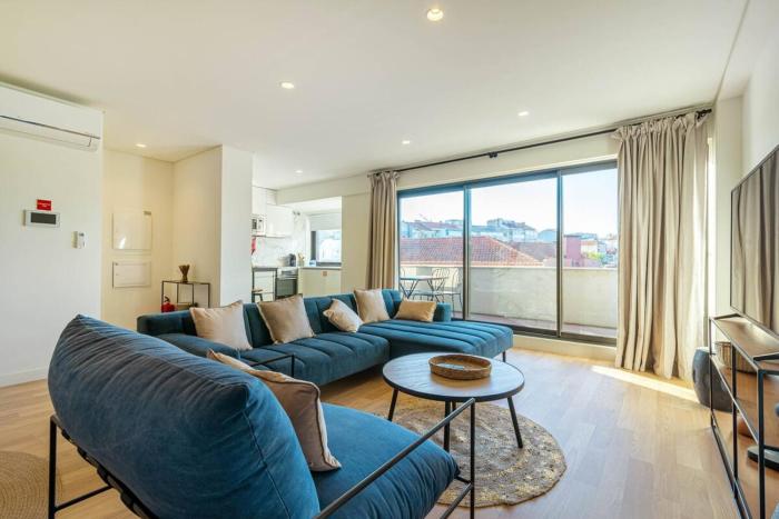 Large Terrace in Paraiso III