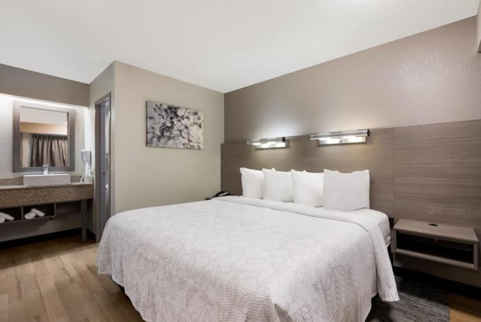 Red Roof Inn PLUS+ Chicago - Naperville