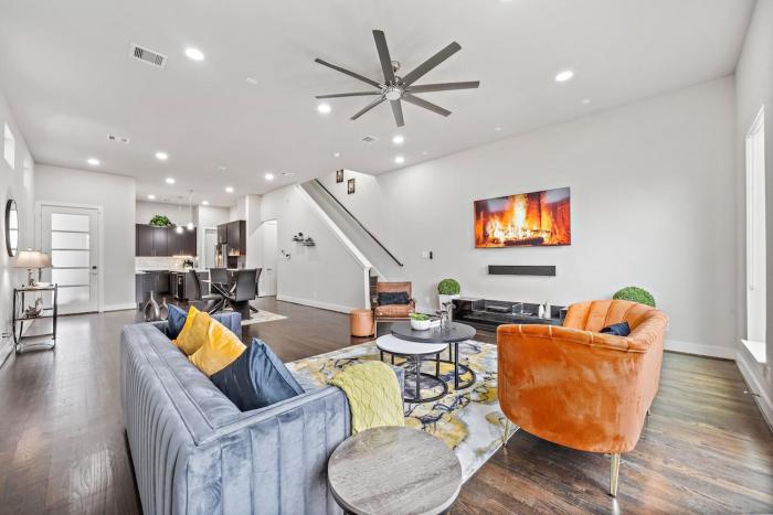 Posh Villa At The Galleria