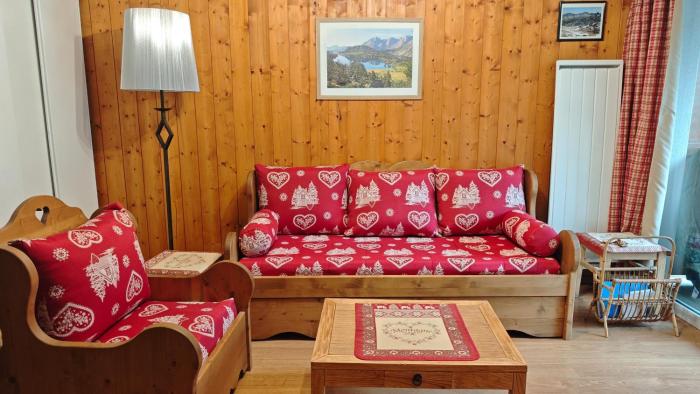 Appartement 2 chambres avec jardinet, piscine vue sur la montagne