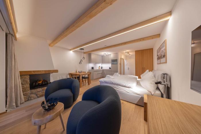 New Exclusive Studio with Fireplace, Pool & Sauna