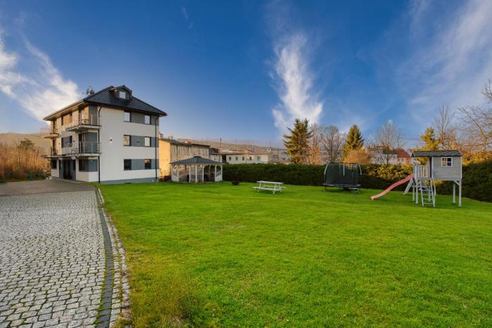 Wakacyjne Historie - nowoczesne i komfortowe apartamenty ze SPA u podnóża Śnieżnika