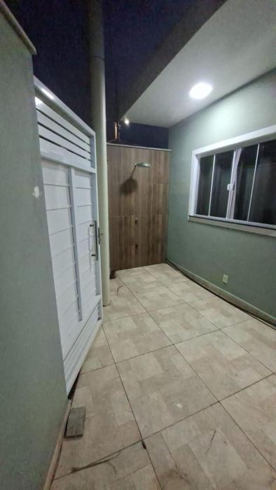 Casa pequena e nova na praia das Dunas