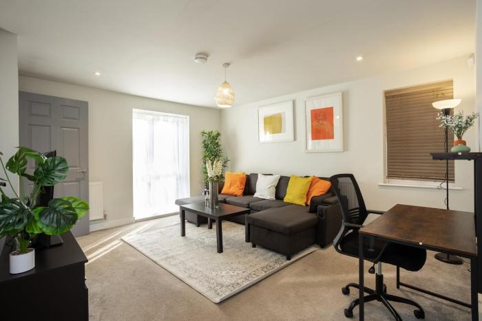 Modern - 3 Bedroom House in Nottingham