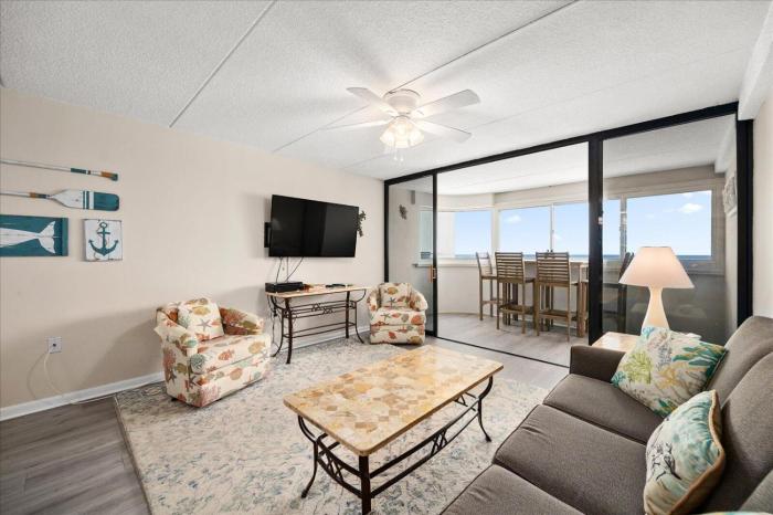 Gorgeous 3 Bedroom Atlantis Condo Oceanfront with Pool!