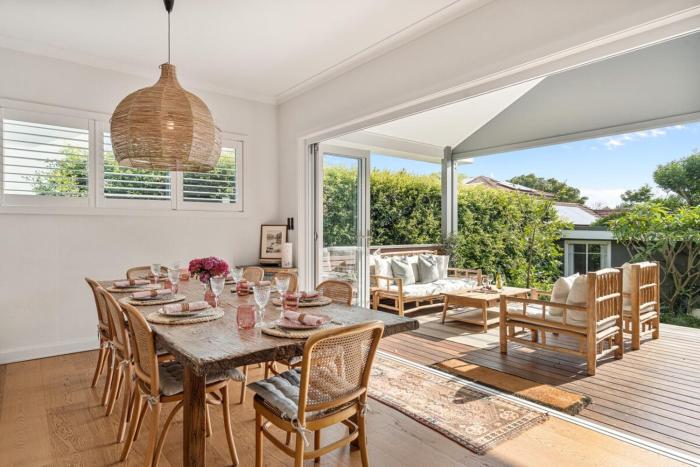 Tranquil and Spacious Parkside Retreat in Willoughby