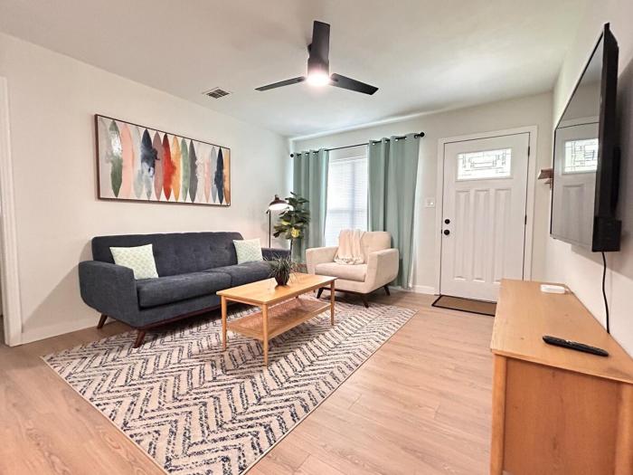 Cozy Modern 3BR Escape - Sanford