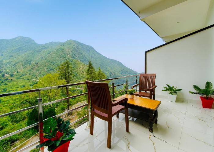 Hotel The SSB - ! luxury balcony rooms ! mountain view ! rooftop cafe ! big parking ! property of the year !