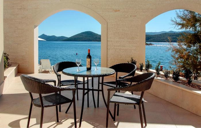 1 Bedroom Stunning Apartment In Klek