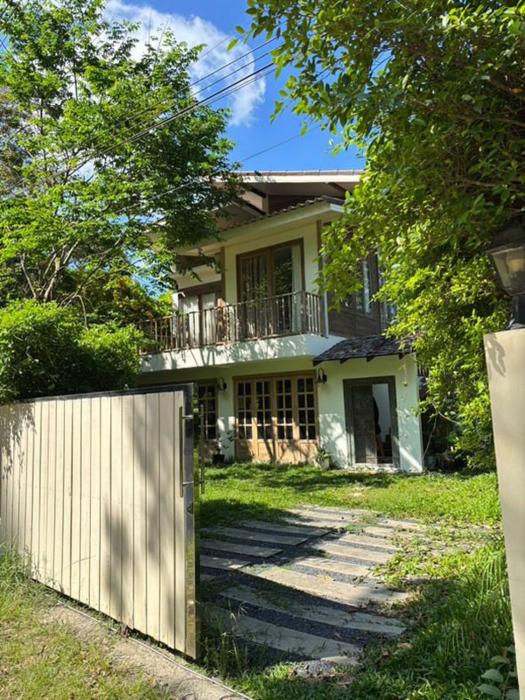 Santi Villa Wat Seree