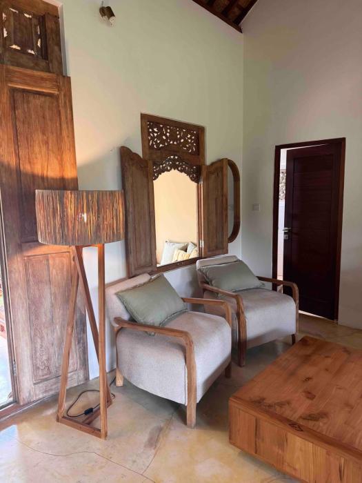 Authentic Ubud villa overlooking jungle and view