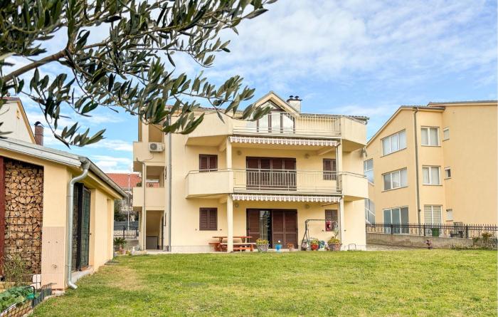 Nice Apartment In Novi Vinodolski With House Sea View