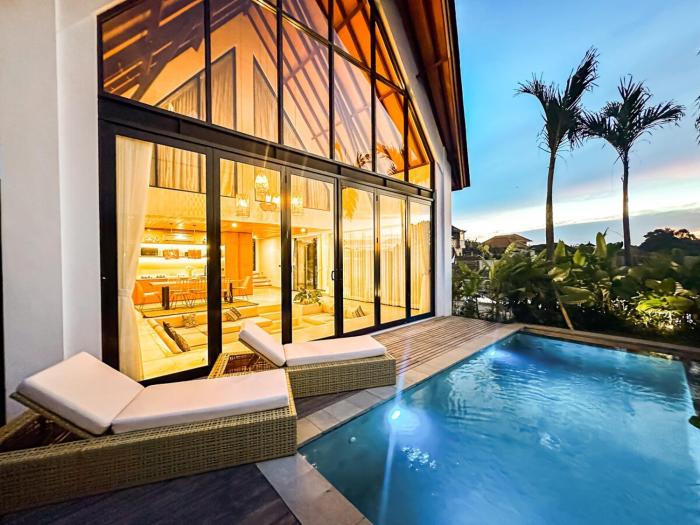 Desa Hut - 2BR Tropical Ricefield Villa near Seminyak