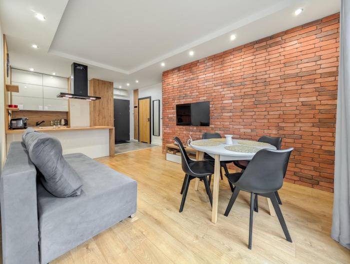 Mieszczańska Riverfront Apartment by BookingHost