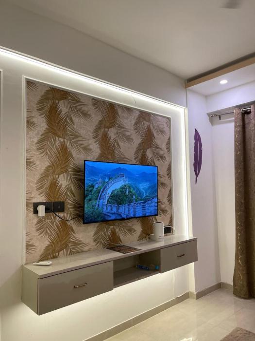 omaxe mini hazratganj