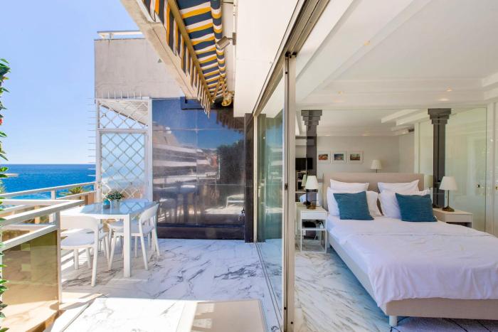 ROYAL PROMENADE Pool Terrace Sea View Air Conditioning