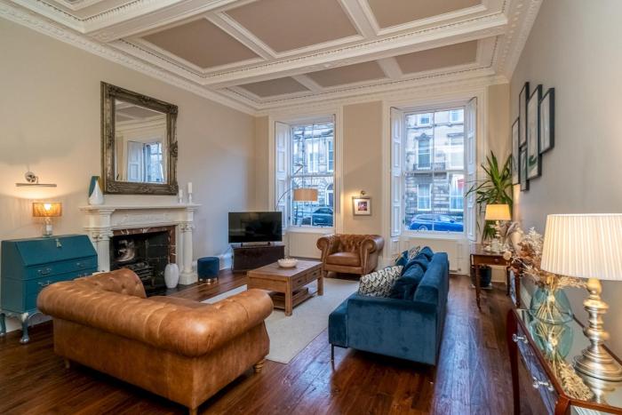 Georgian Elegance with Patio Garden West End - Pass the Keys