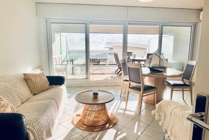 Apartment with sea and garden view in La Rochelle