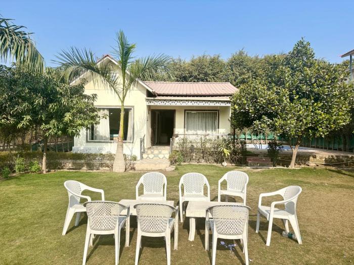2BHK Farmhouse with Pool & Garden - Noida Best Farm BBQ, Bonfire, BYOB, Private Party, Music System, Pet Friendly