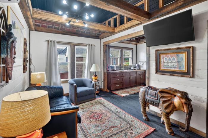 Mid Century Escape, Columbia House Unit C apts