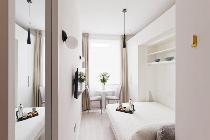 Studio at 3rd floor, premium street Notting Hill.