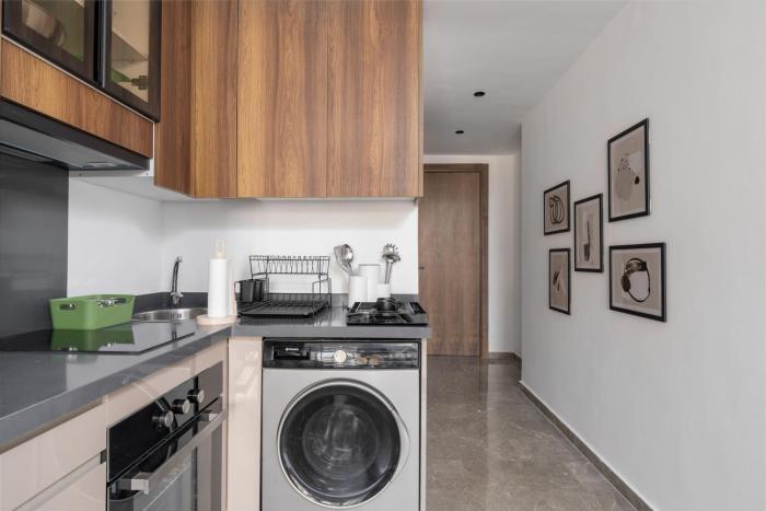 Bright Modern Studio, Gauthier