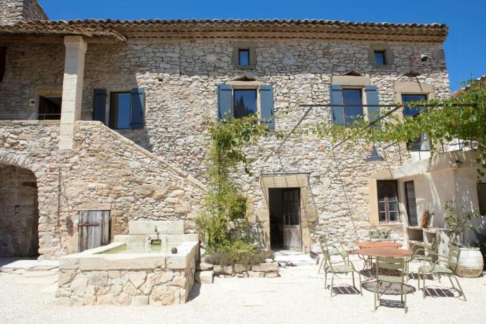 Artists Retreat In Historic Belvézet Farmhouse