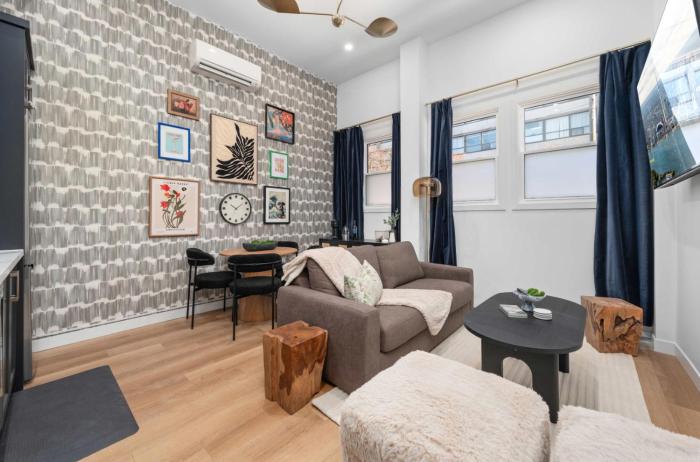 Casa Hotels McCaul- Queen Suite w Netflix & AC