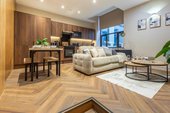 Leeds City Luxe Apartment with Parking, 8 mins to station!