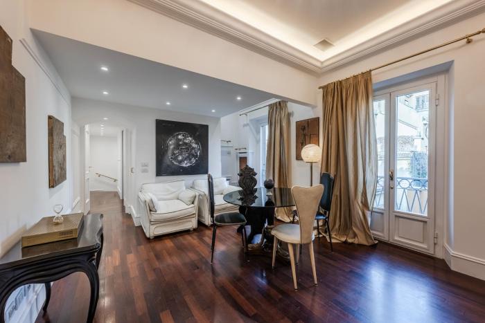 tHE Seven Stars - Montenapoleone