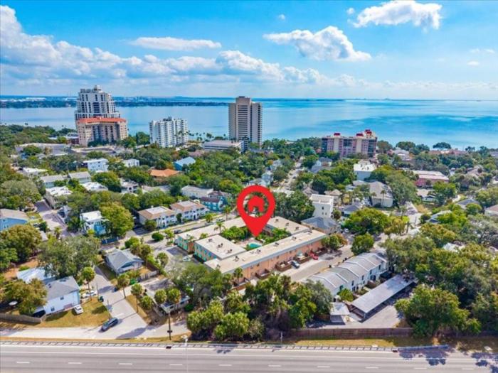 Pool - Free Parking - 2BD 1 Block from the Water