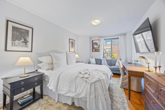 Chelsea 1BR in Shared Apt with Laundry and Rooftop