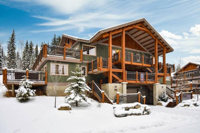 Rockies Escape Skiing Hiking and Private Hot Tub
