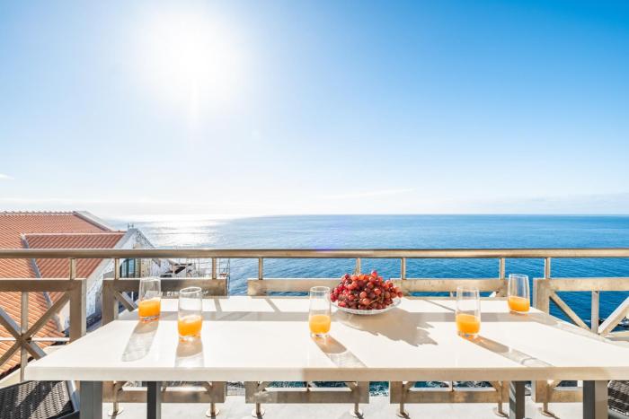 Cliff View Apartment - By Wehost