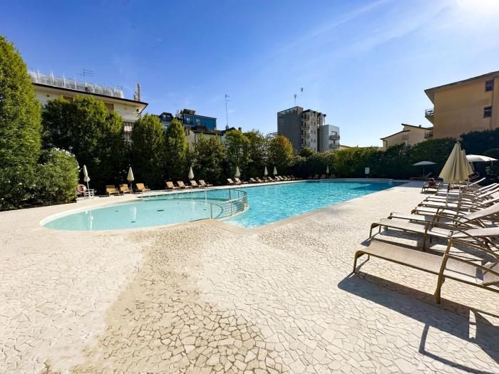 CONDOMINIO STEJ - Vicino al Mare, Posto Auto, Via Bafile