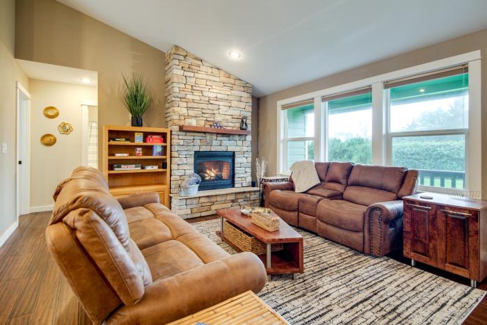 Less Than 2 Blocks to Beach! Pet-Friendly Home in Moclips