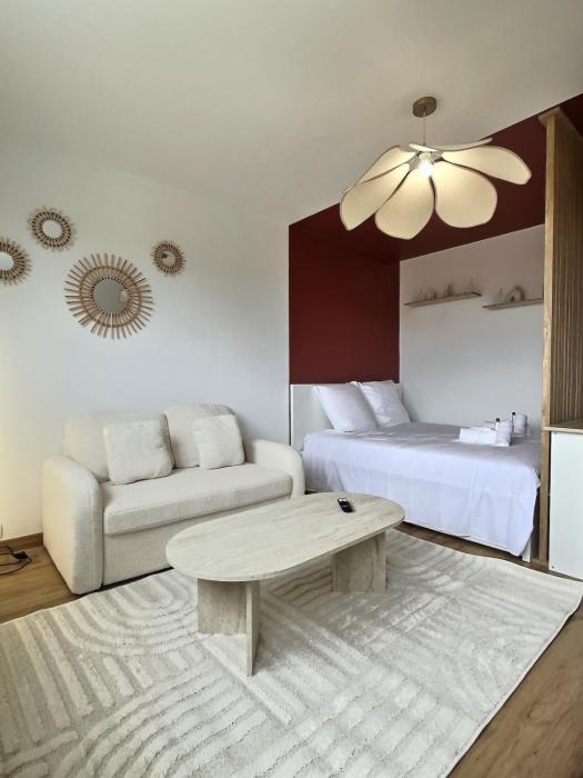 Cozy La Rocade apartment with free parking