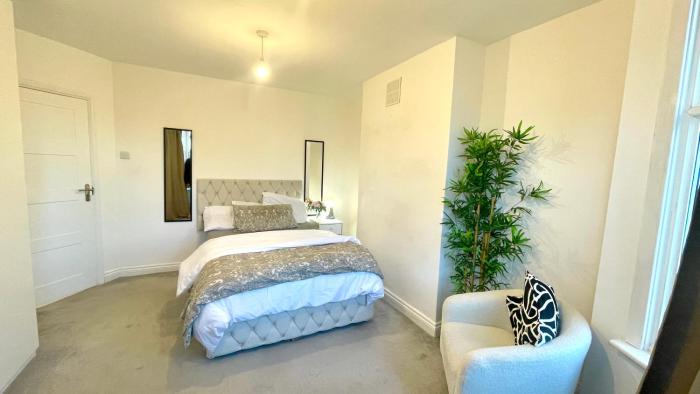 Luxury Spacious Double Room, Mill Hill, London NW7 3BD