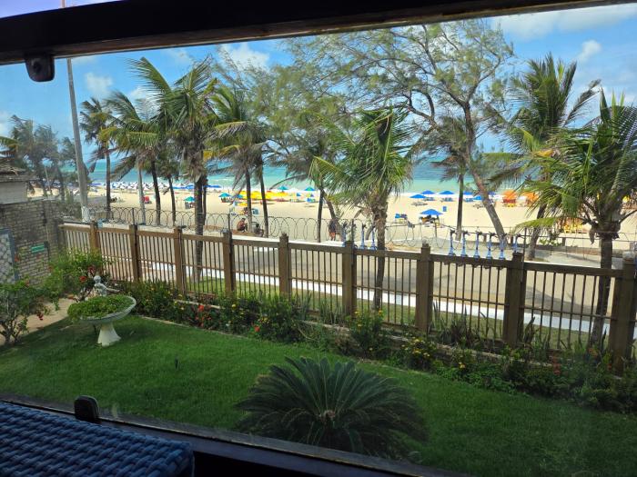 Araça Praia Flat, apartamento 203, Frente mar, Pe na areia!!!!!