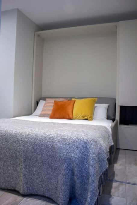 Stylish studio & patio -Best location! - Basement.