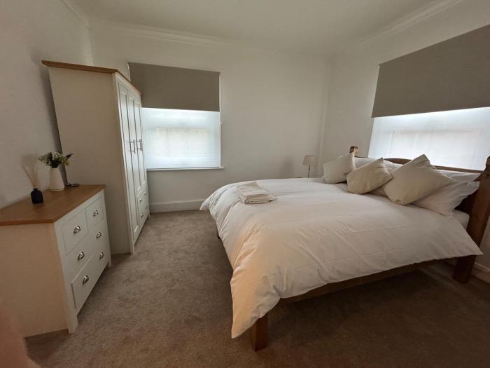 Spacious 1BR Apt near Bedford Stn & Town Centre