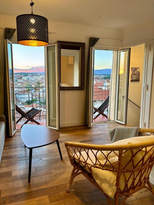 Antibes Old Town Rooftop Sea-View 1BR Apt with Terrace