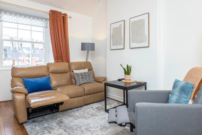 Old Town Edinburgh Apt, walk to Castle, Royal Mile & Museums