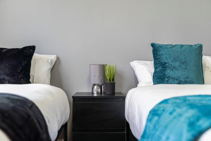 Modern Two-Bedroom Apartment with Free Parking in Birmingham