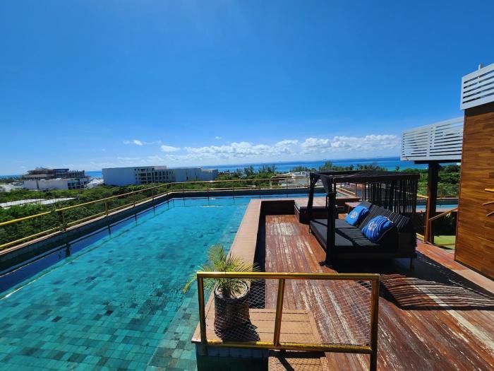 Studio steps from the beach & 5th Avenue