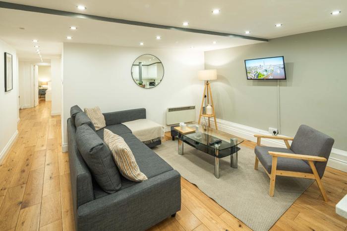 Stylish Camden 2-Bed Next to Camden Station