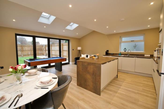 Stunning Warwick Home, EV Charger, Driveway Parking, Free Netflix & Disney