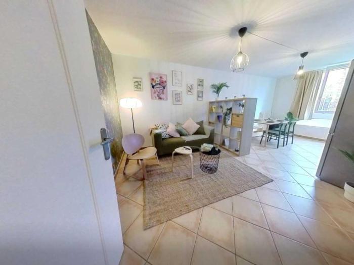 Cozy room in a friendly shared flat Lyon 8th