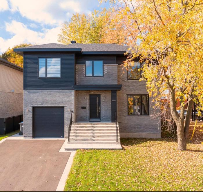 Spacious 4 Bedroom Family Retreat, Minutes from Montréal