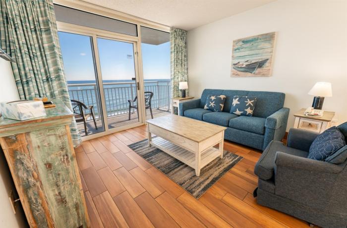 Amazing Seaside condo with beach access & hot tub